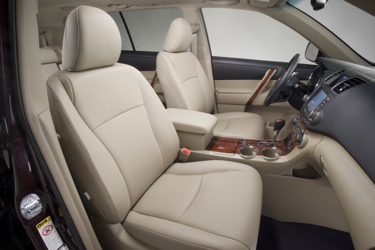 2011 Toyota Highlander Front Seats Picture