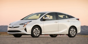 2017 Toyota Prius Reviews / Specs / Pictures / Prices