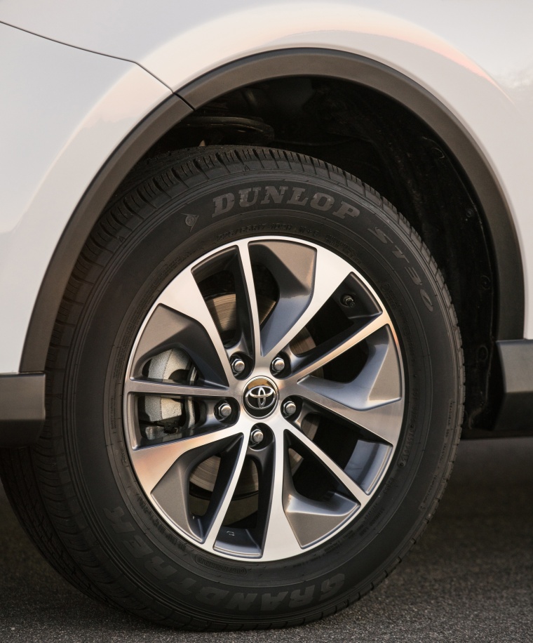 2016 Toyota RAV4 Hybrid XLE AWD Rim Picture