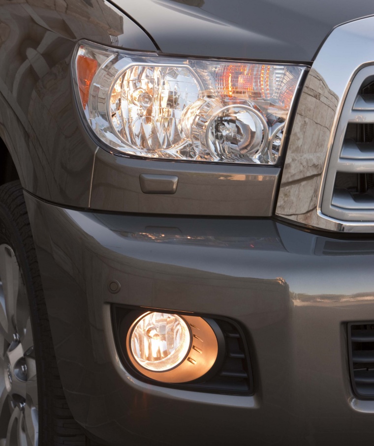 2011 Toyota Sequoia Headlights Picture