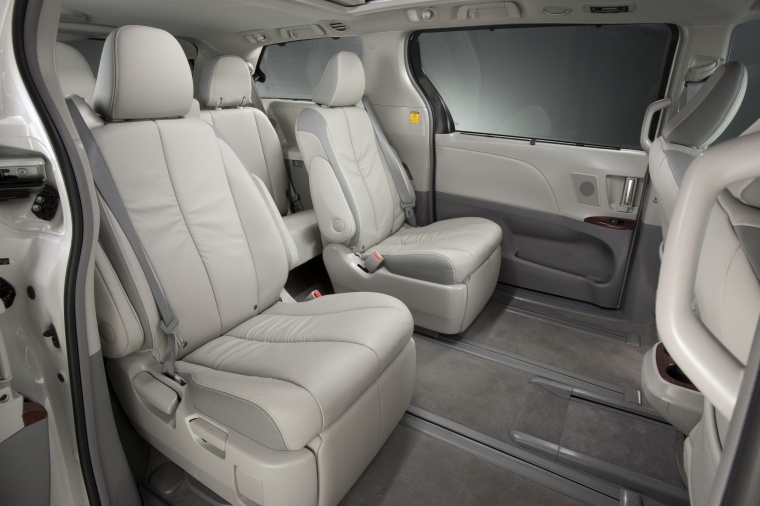 2012 Toyota Sienna Limited Middle Row Seats Picture