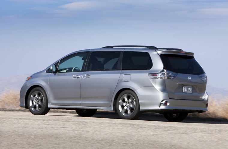 2012 Toyota Sienna SE Picture