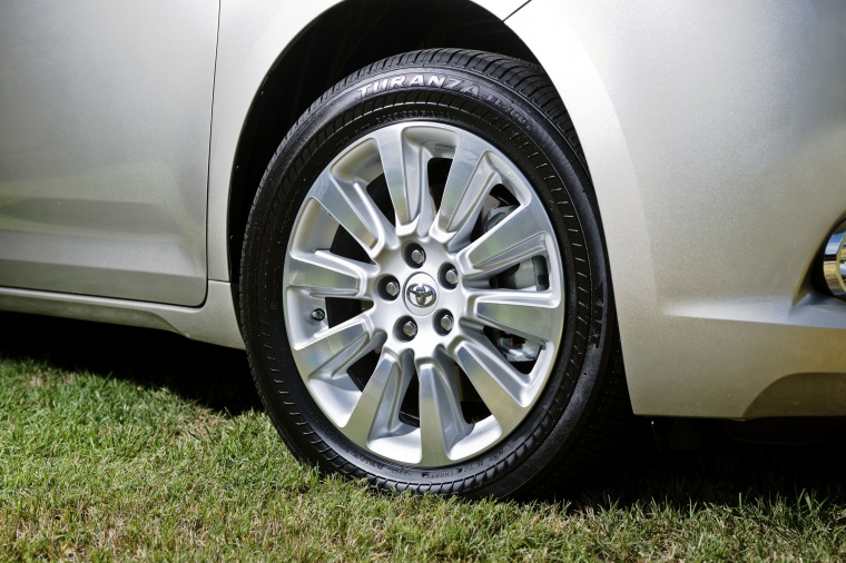 2015 Toyota Sienna Limited AWD Rim Picture