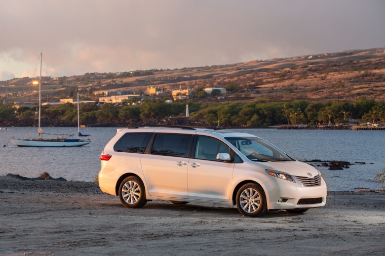 2016 Toyota Sienna Limited Picture