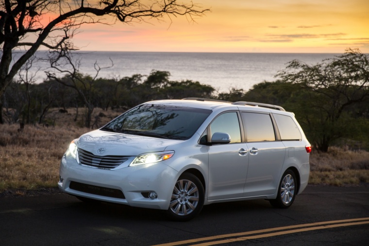 2016 Toyota Sienna Limited Picture