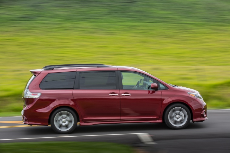 2016 Toyota Sienna SE Picture