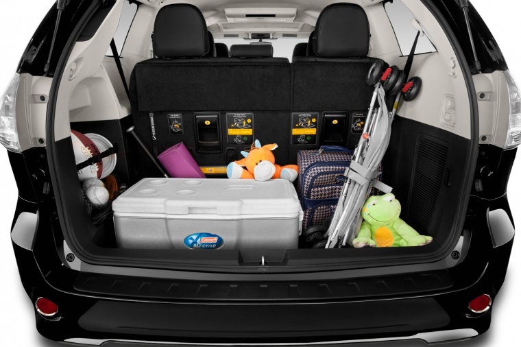 2016 Toyota Sienna SE Trunk Picture