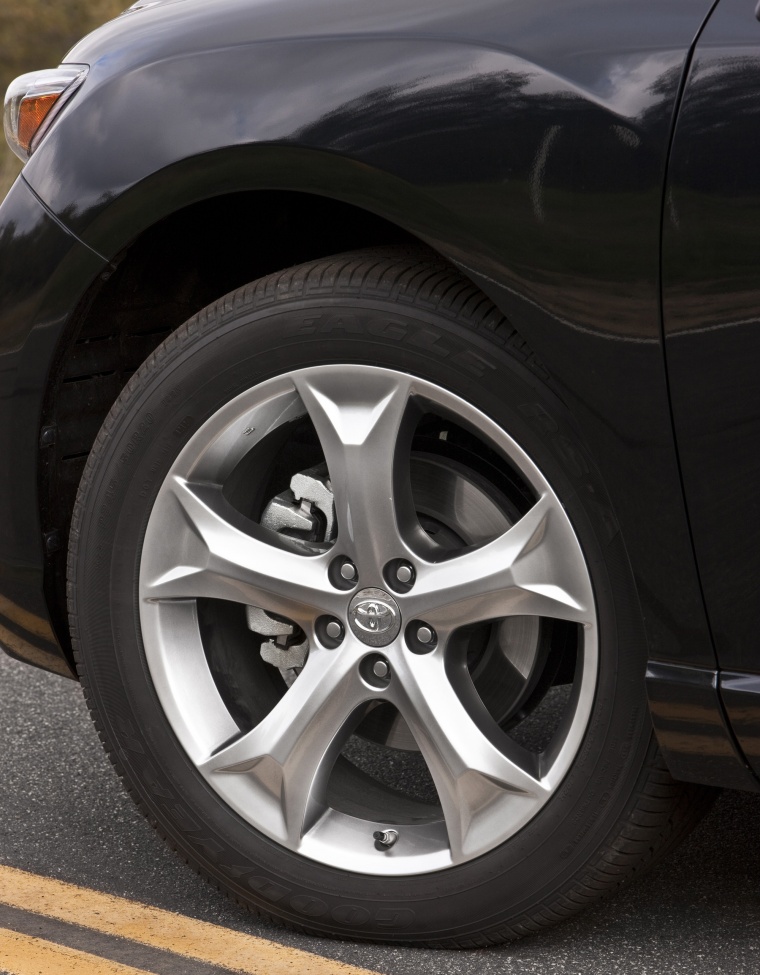 2014 Toyota Venza Limited 4WD Rim Picture