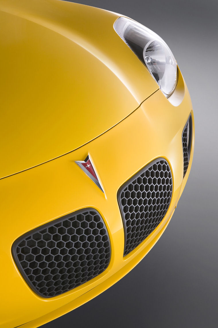 2008 Pontiac Solstice GXP Grille Picture