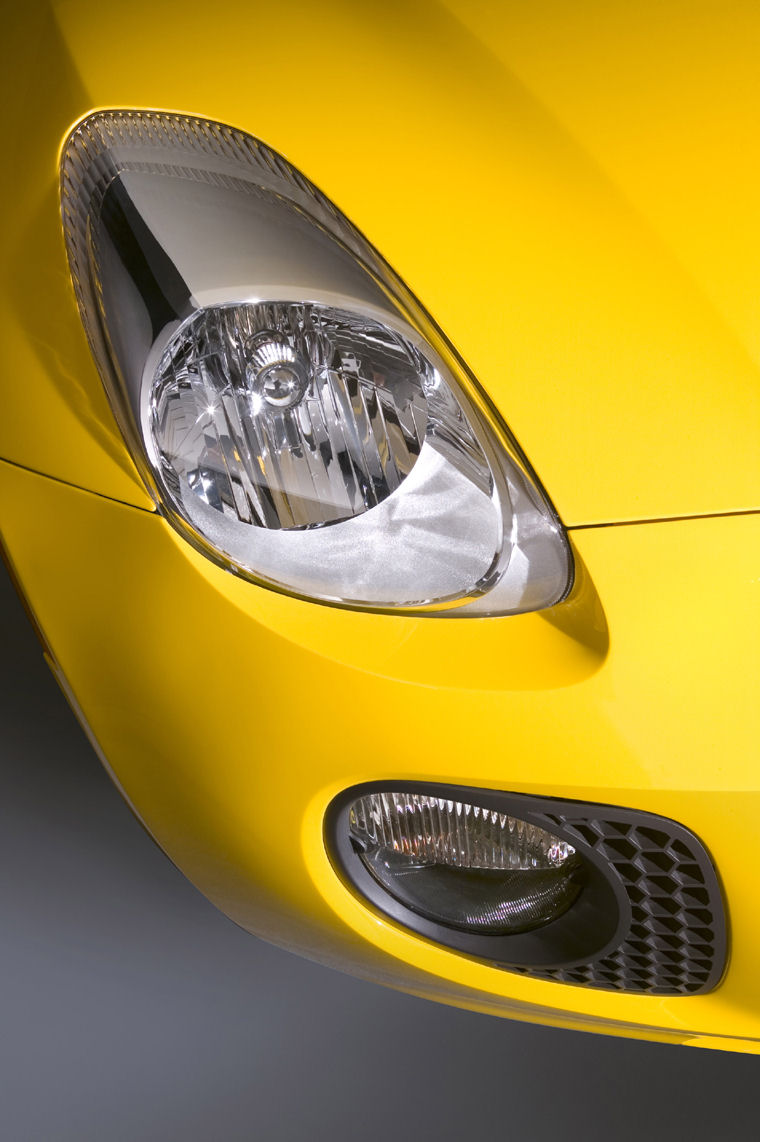 2008 Pontiac Solstice GXP Headlight Picture