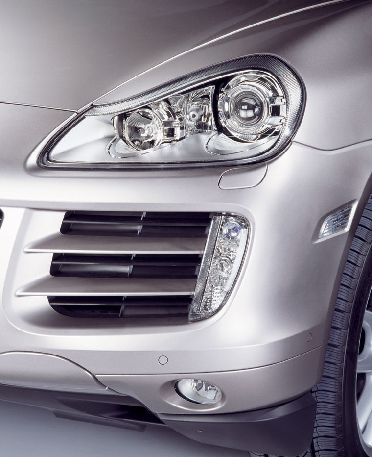 2008 Porsche Cayenne V6 Headlight Picture