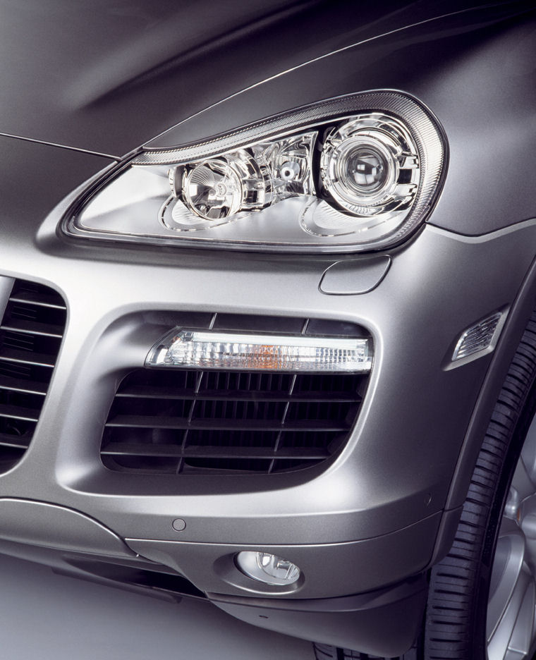 2008 Porsche Cayenne Turbo Headlight Picture