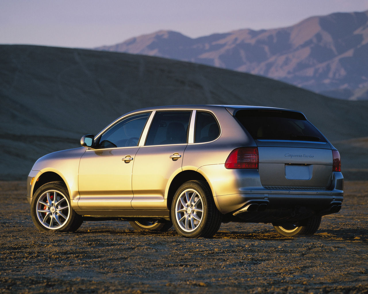 Porsche Cayenne Desktop Wallpaper