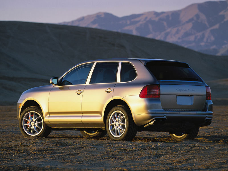 Porsche Cayenne Desktop Wallpaper