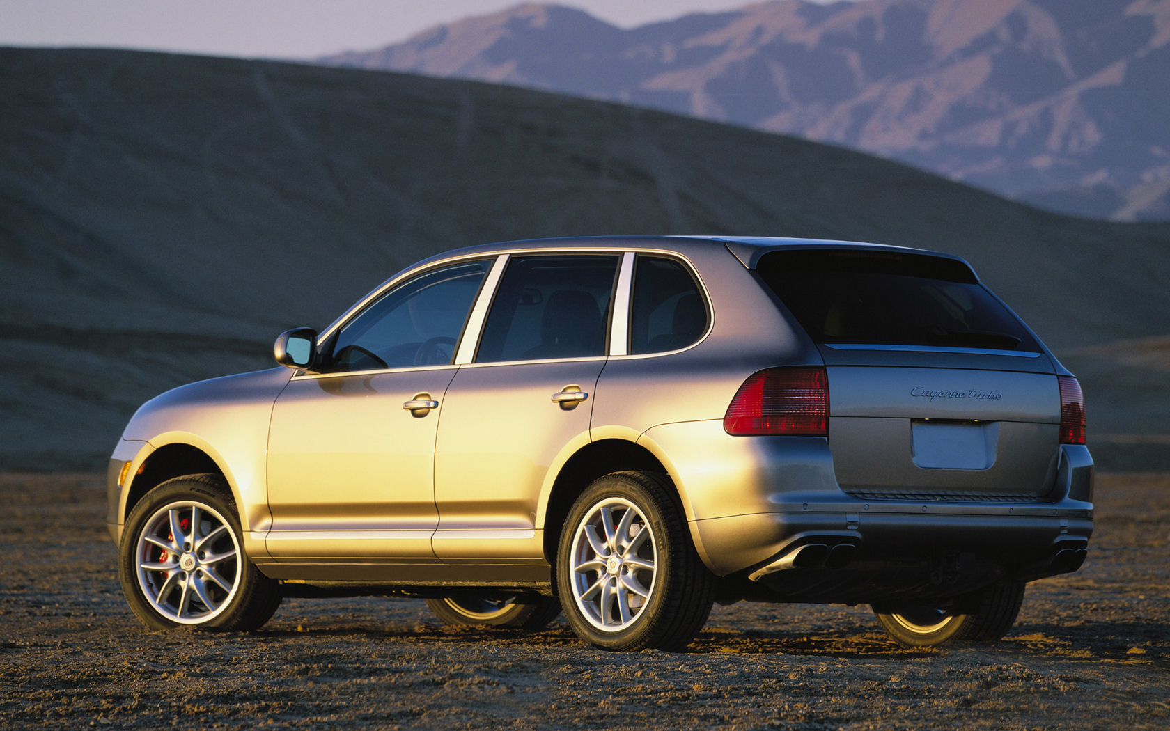 Porsche Cayenne Desktop Wallpaper