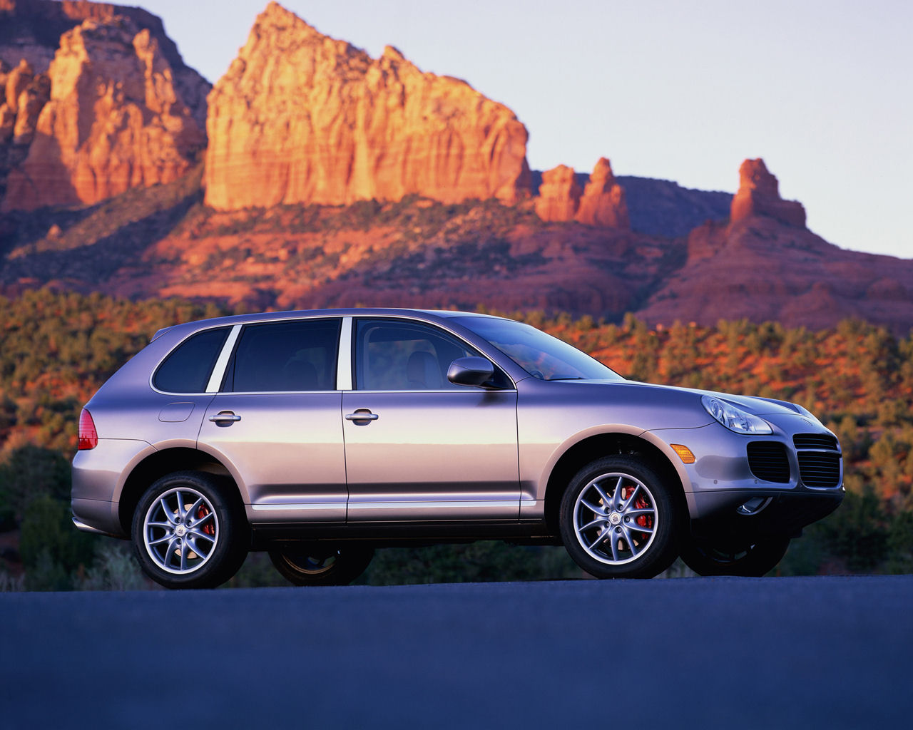 Porsche Cayenne Desktop Wallpaper