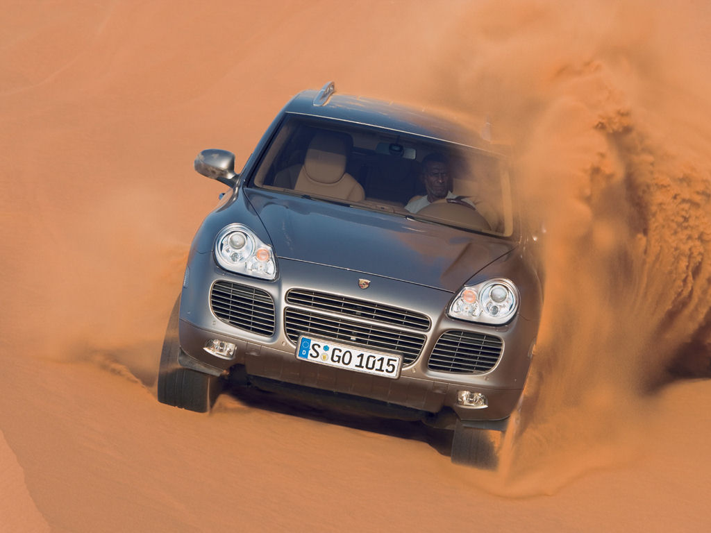 Porsche Cayenne Desktop Wallpaper