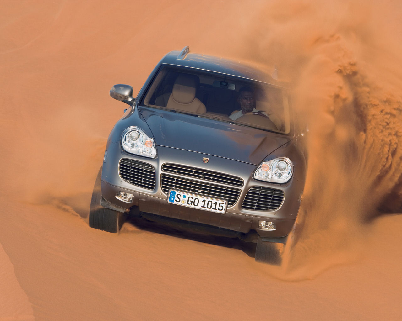 Porsche Cayenne Desktop Wallpaper