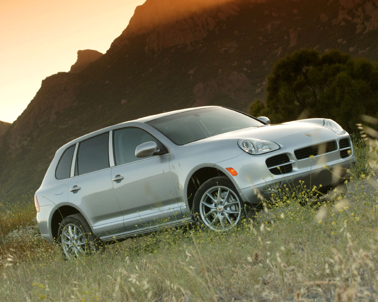 Porsche Cayenne Desktop Wallpaper