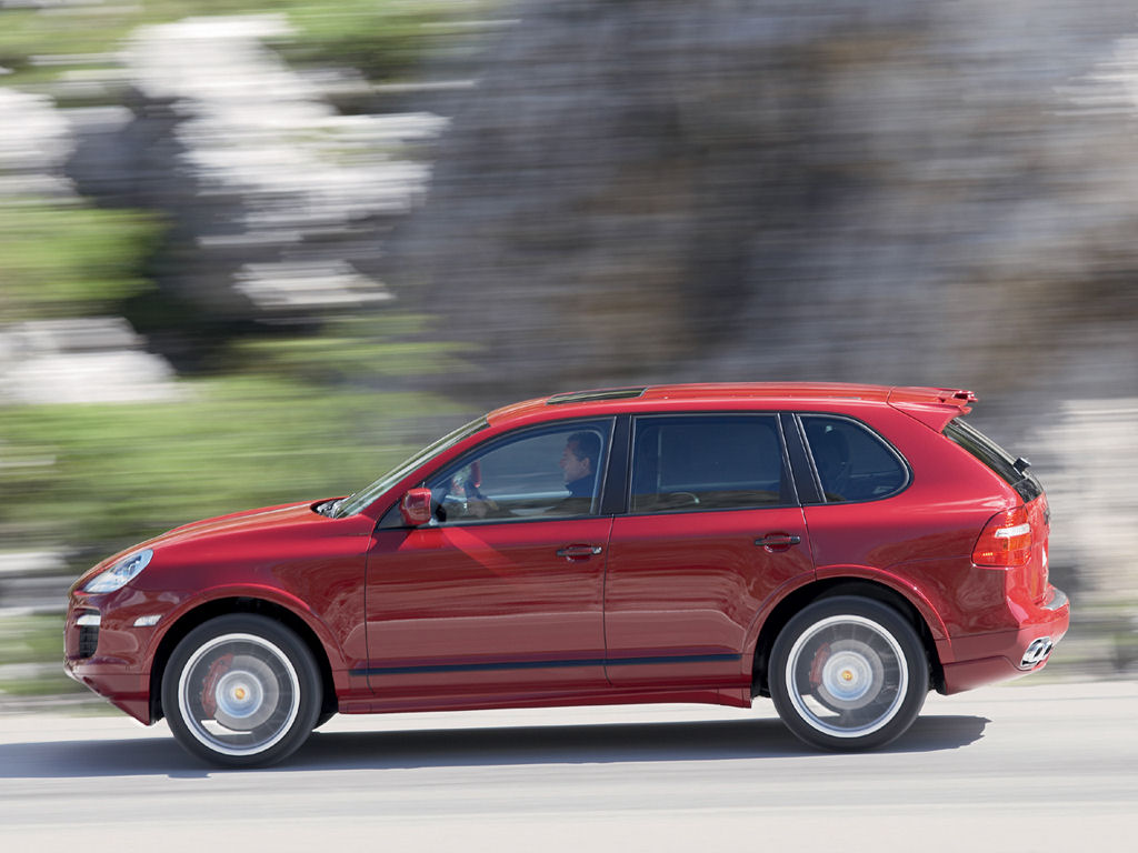 Porsche Cayenne Desktop Wallpaper