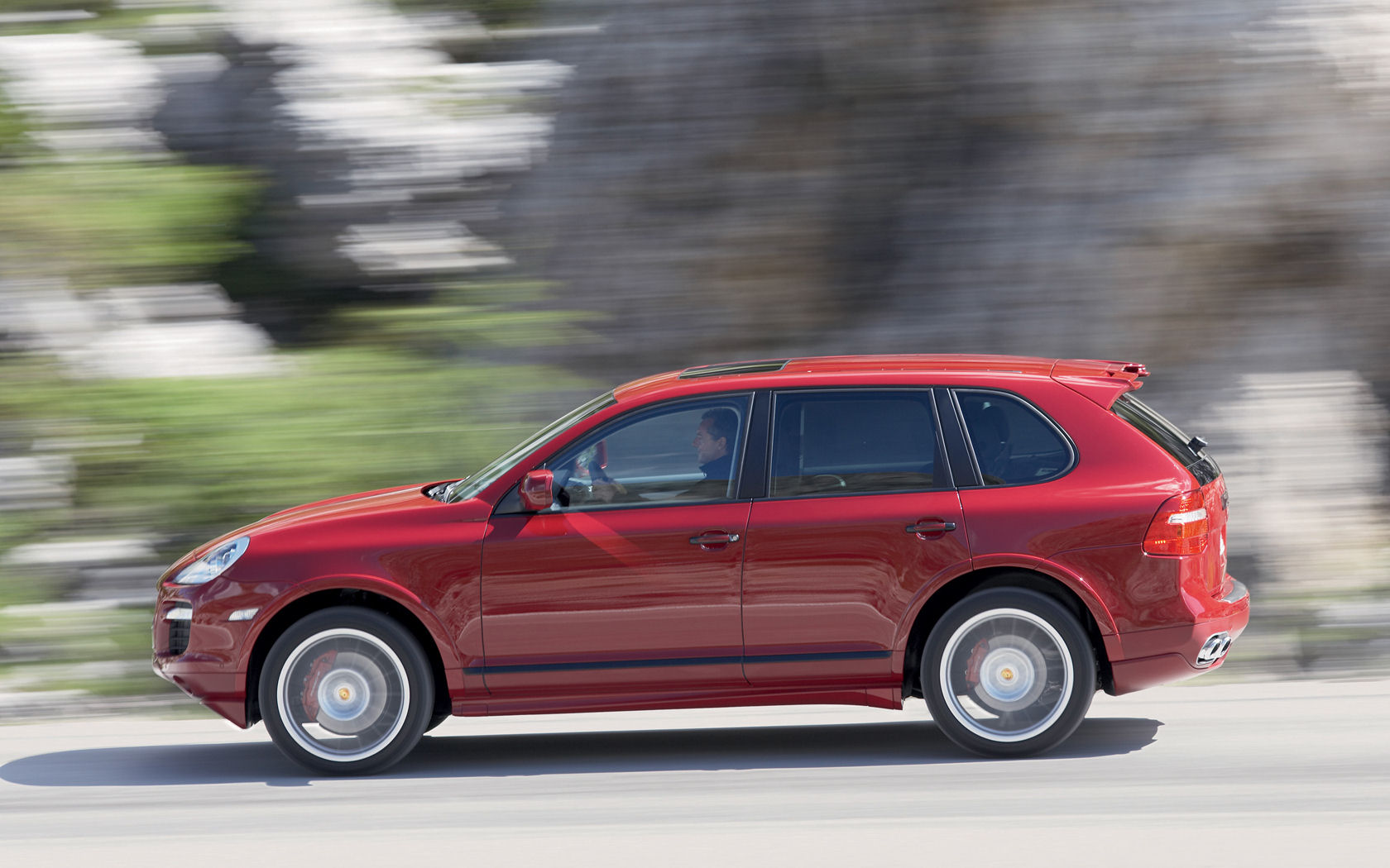 Porsche Cayenne Desktop Wallpaper