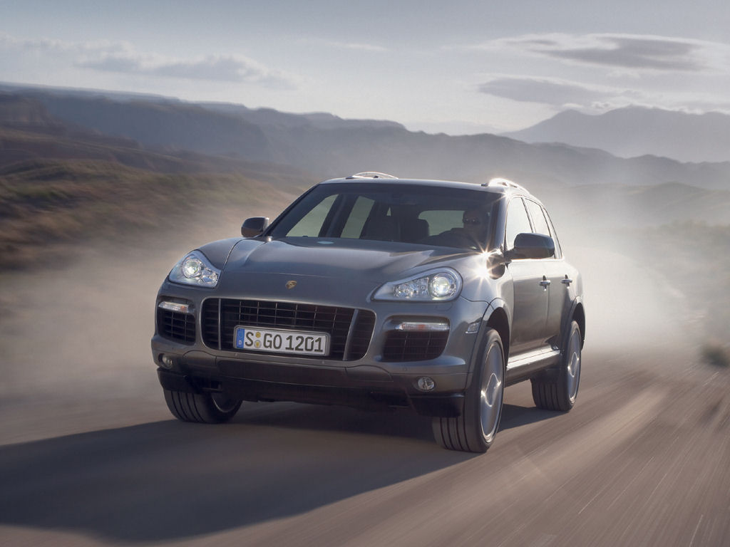 Porsche Cayenne Desktop Wallpaper