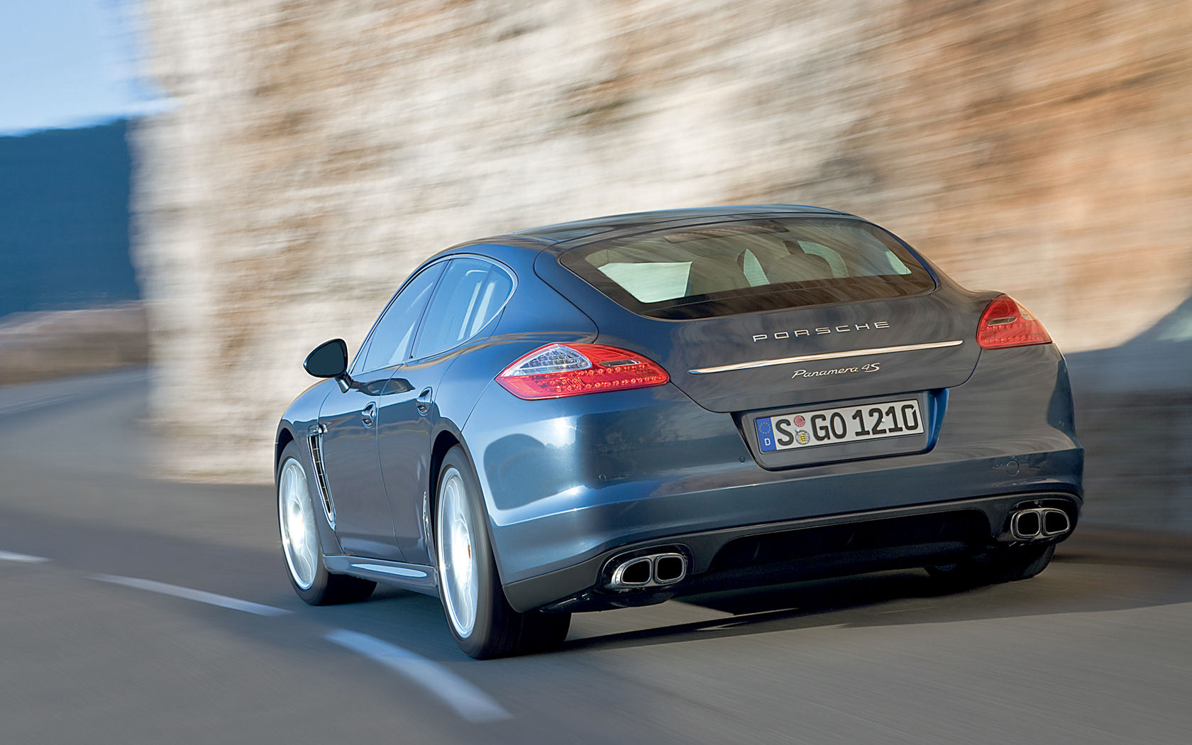 Porsche Panamera Desktop Wallpaper