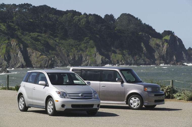 2004 Scion xA and xB Picture