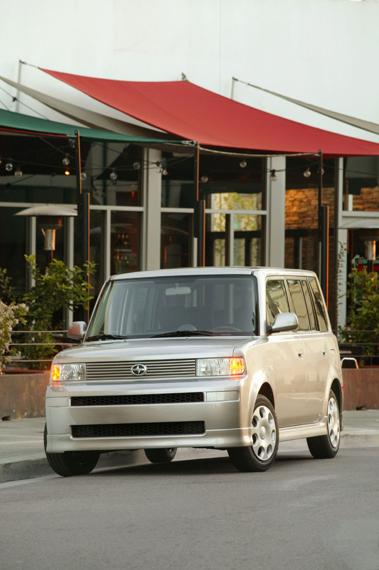 2004 Scion xB Picture