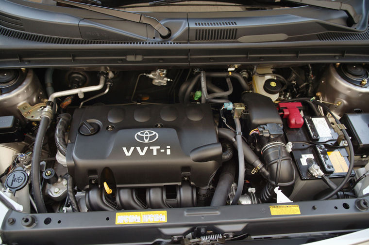 2004 Scion xB 1.5l 4-cylinder Engine Picture