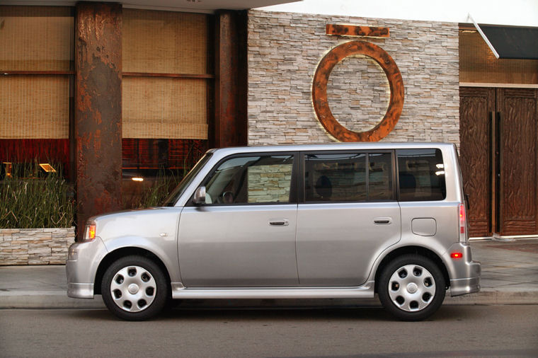 2004 Scion xB Picture