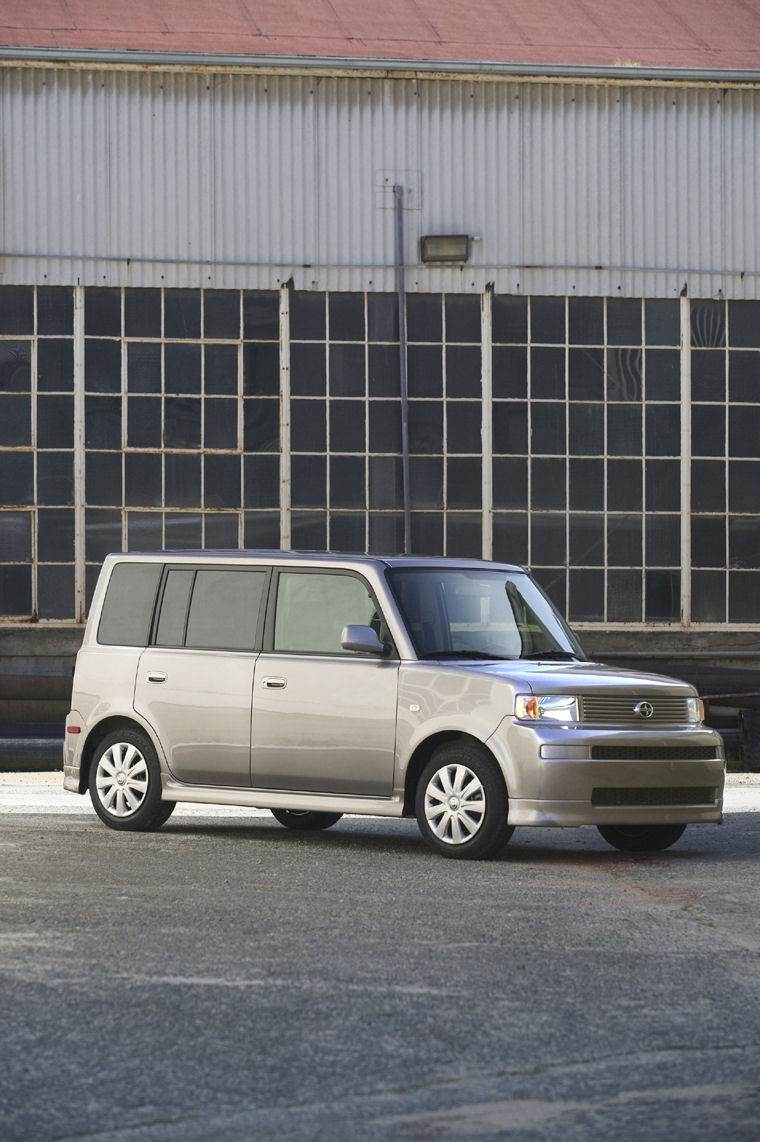 2004 Scion xB Picture