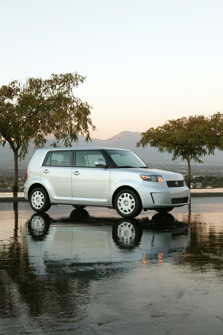 2009 Scion xB Picture