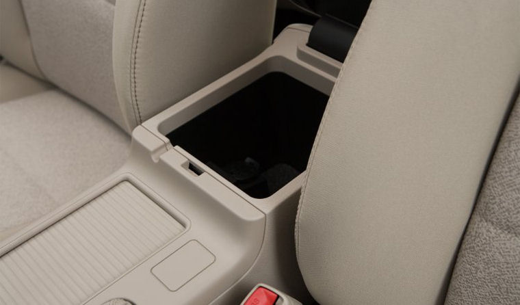 2008 Subaru Legacy 3.0 R Limited Center Console Picture