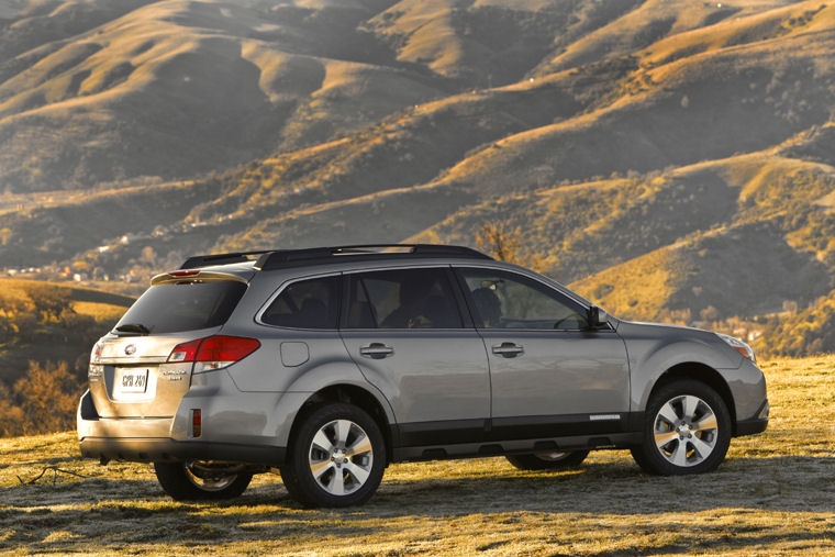 2010 Subaru Outback 3.6R Picture