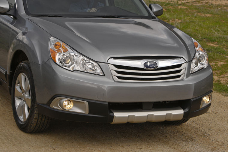 2010 Subaru Outback 3.6R Picture