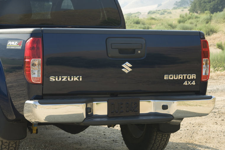 2009 Suzuki Equator Picture