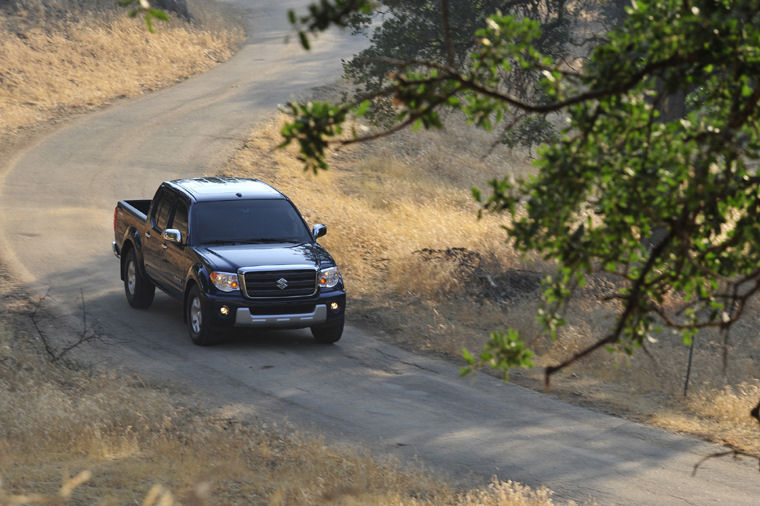 2009 Suzuki Equator Crew Cab Picture