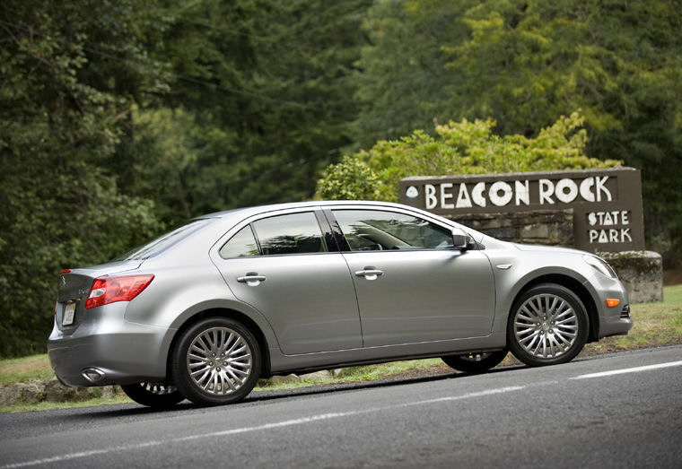 2010 Suzuki Kizashi Picture