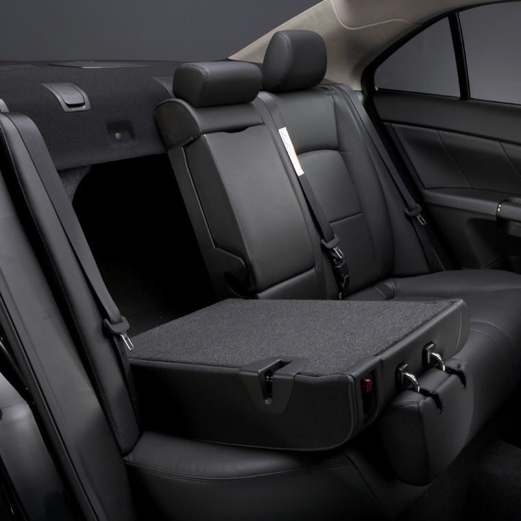 2011 Suzuki Kizashi Rear Seats Picture