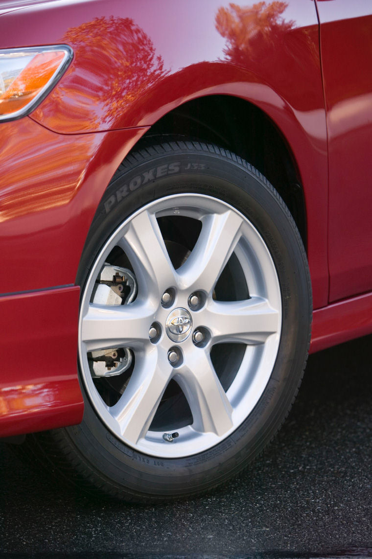 2007 Toyota Camry SE Rim Picture