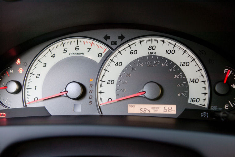 2007 Toyota Camry SE Gauges Picture