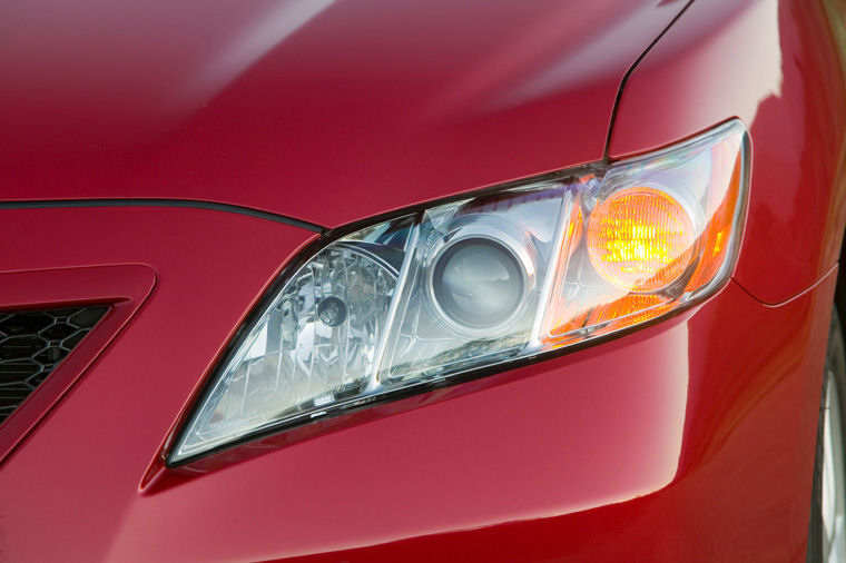 2008 Toyota Camry SE Headlight Picture