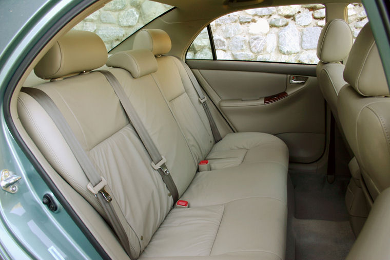 2005 Toyota Corolla LE Rear Seats Picture