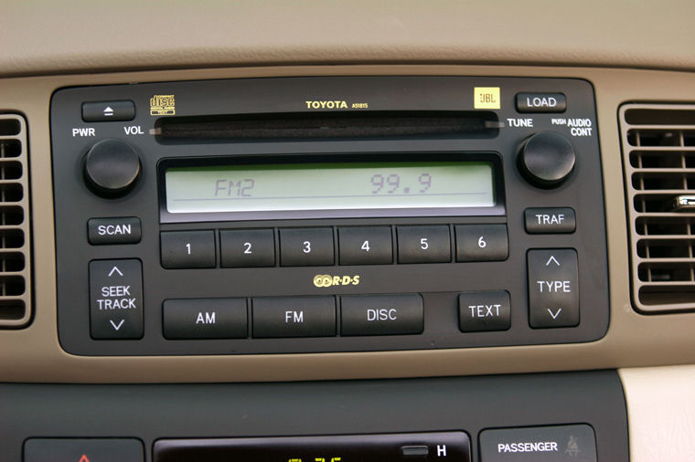 2006 Toyota Corolla LE Dashboard Picture