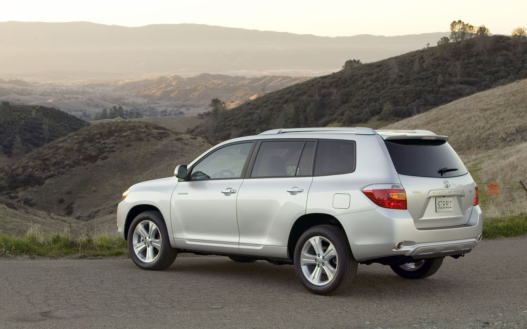 Toyota Highlander Desktop Wallpaper