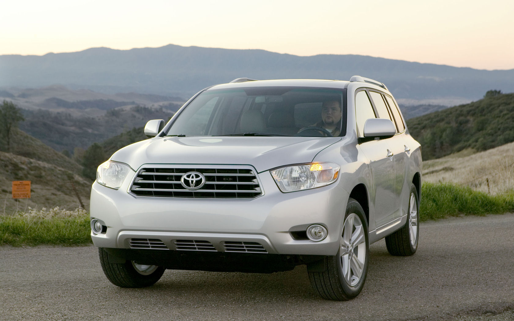 Toyota Highlander Desktop Wallpaper