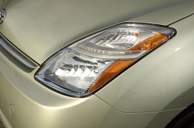 2008 Toyota Prius Headlight Picture