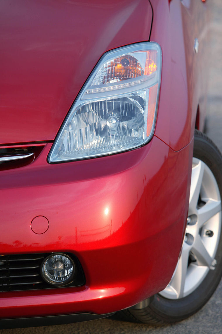 2008 Toyota Prius Touring Headlight Picture