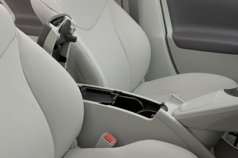 2010 Toyota Prius Center Console Picture